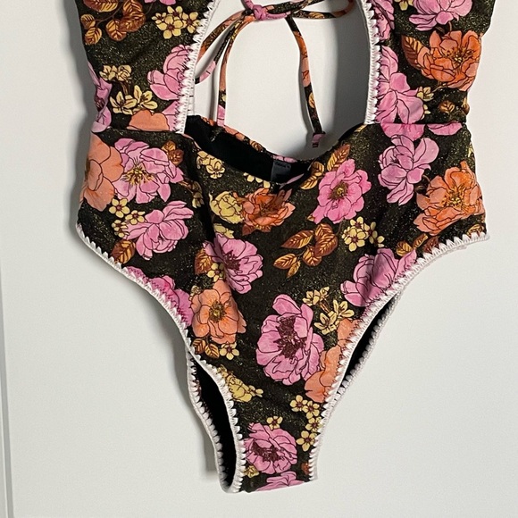 New! Victoria’s Secret Pink Floral Ruffle Cutout One Piece Swimsuit 35078 - Picture 5 of 12